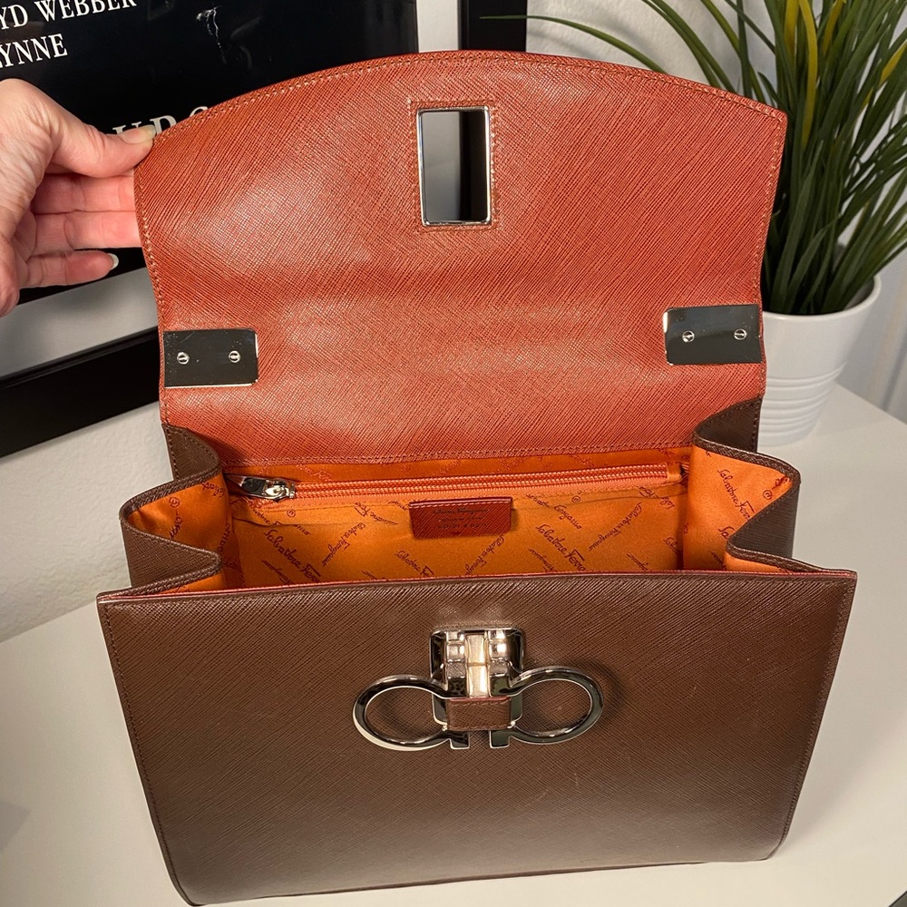 Rare Vintage Salvatore Ferragamo Double Gancini Large Saffiano Leather Bag - Picture 4 of 14